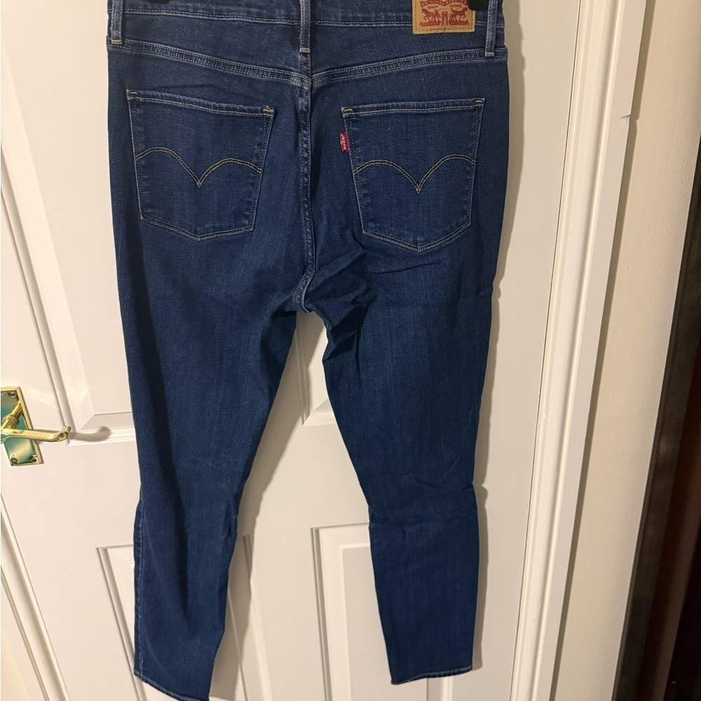 Levi’s Women's Blue Distressed High Rise Skinny Jeans sz 32 - Picture 4 of 6
